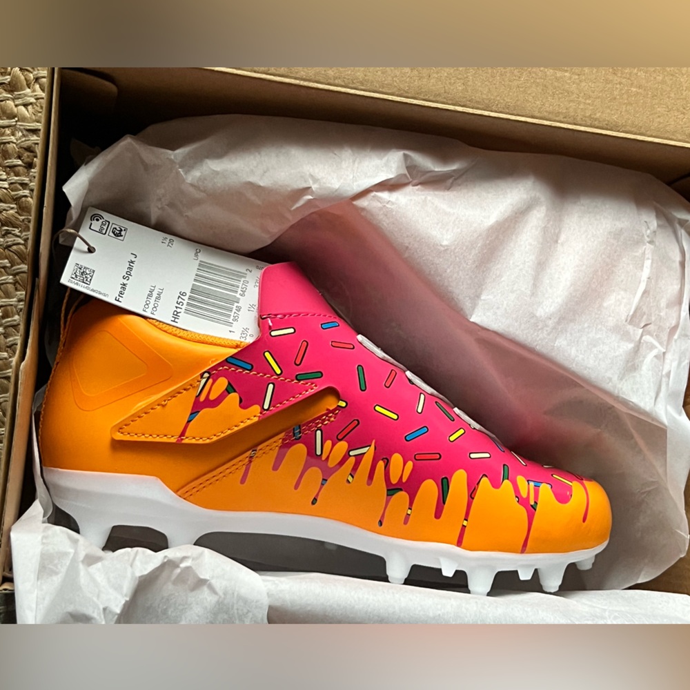 Youth Freak Spark J- football cleats- size 2